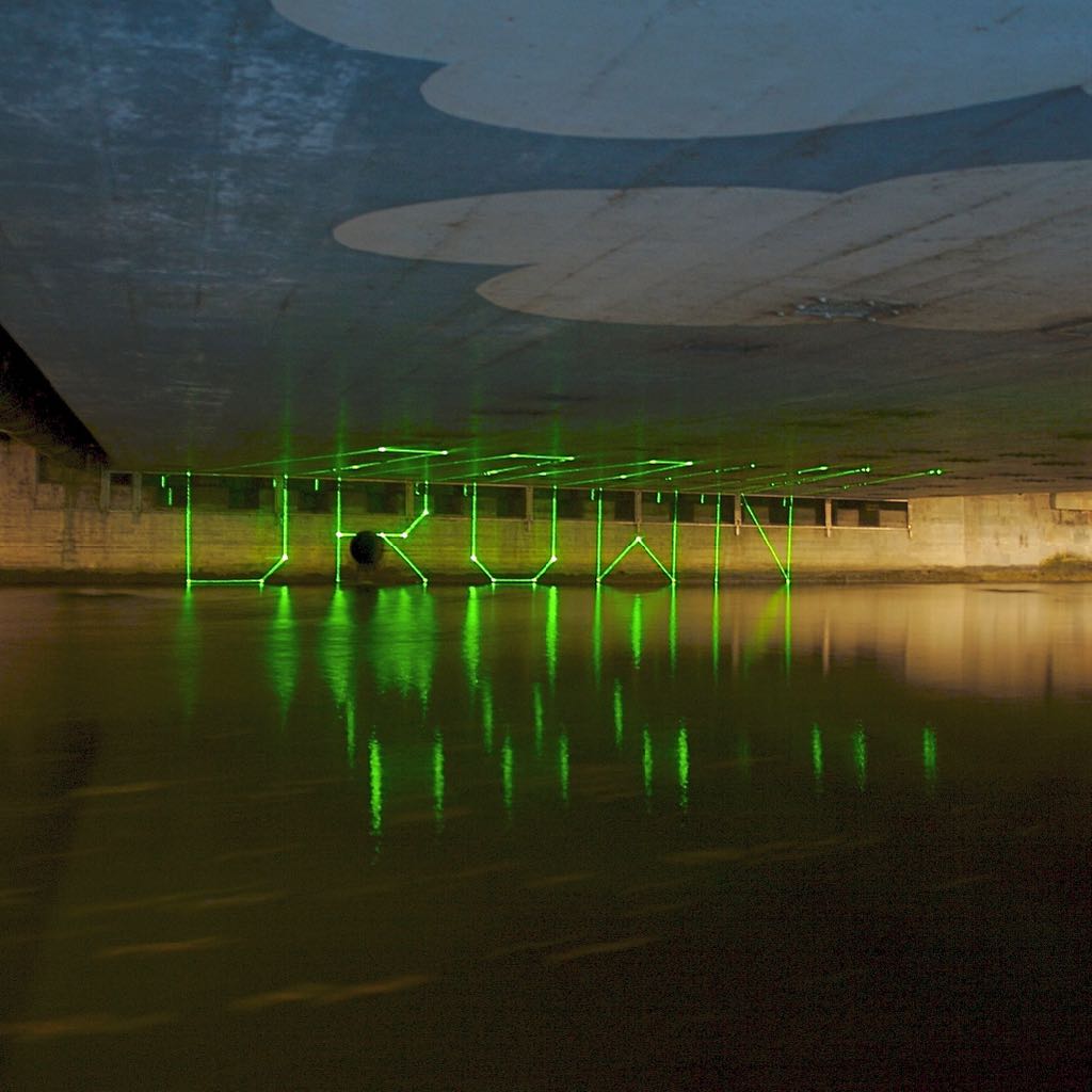 Drown, laser projection under the Dreikönigsbrücke, Zürich, 2006